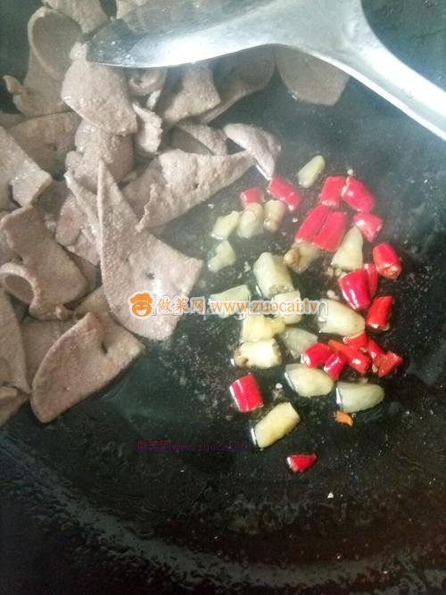 香芹溜肝尖儿的做法