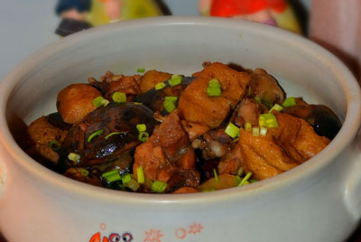 香菇豆泡炖鸡腿的做法 香菇豆泡炖鸡腿怎么做好吃 香菇豆泡炖鸡腿的做法