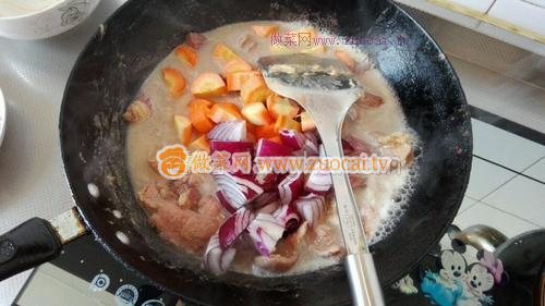 卡通兔咖喱牛肉饭的做法