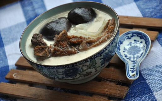 香菇腊肉炖排骨头的有图做法