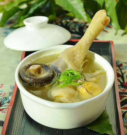 香菇炖老母鸡汤的做法[多图]