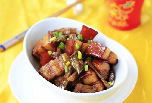 石笋干红烧肉的做法(图文)