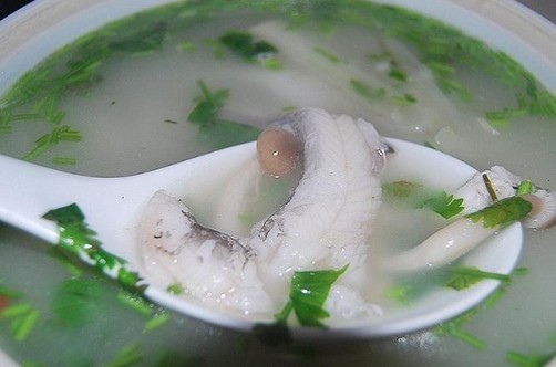 香蒜煮龙头鱼汤(龙头鱼怎么做汤好喝)