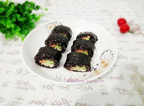 黑米寿司的做法和材料_黑米寿司的饭怎么煮窍门