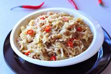 粉条炒肉，粉条劲道有嚼劲还带着肉香，五花肉香而不腻