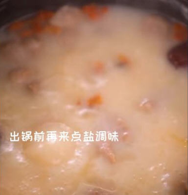 清汤羊肉火锅营养丰富，口感鲜嫩