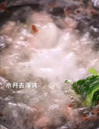 清汤羊肉火锅营养丰富，口感鲜嫩