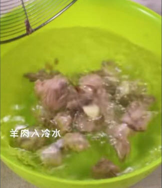 清汤羊肉火锅营养丰富，口感鲜嫩