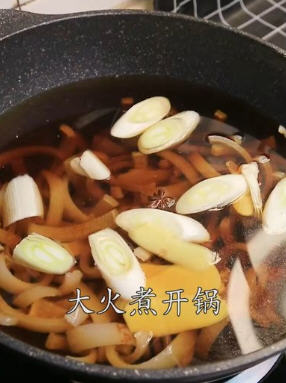 晶莹剔透，韧劲十足的猪皮冻值得大家去尝尝