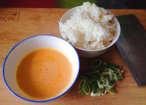 蛋炒饭的正宗做法，米饭粒粒分明，入口有劲、香软好吃