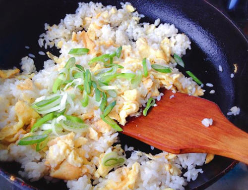 蛋炒饭的正宗做法，米饭粒粒分明，入口有劲、香软好吃