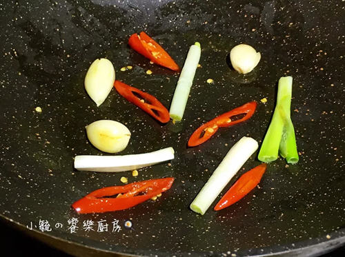 酱汁咸甜，肉质软嫩的家常版可乐烧鸡翅
