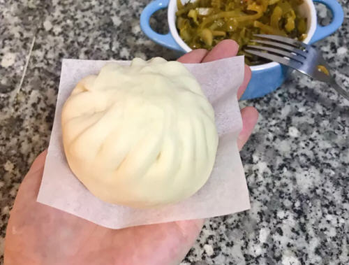 狮子头包子口感美味，包子份量十足，可口满足