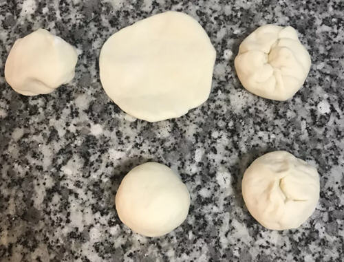 狮子头包子口感美味，包子份量十足，可口满足