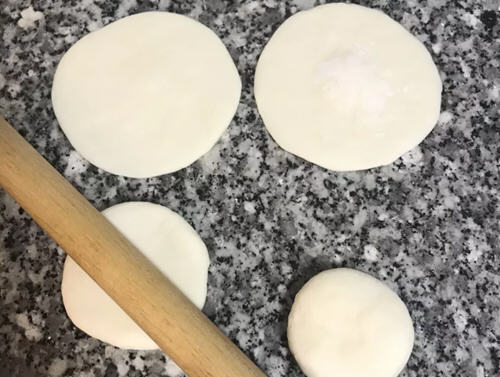 狮子头包子口感美味，包子份量十足，可口满足