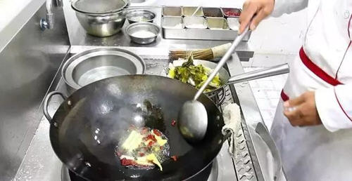 厨师长王刚分享酸菜鱼的完美做法