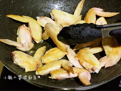 酱汁咸甜，肉质软嫩的家常版可乐烧鸡翅