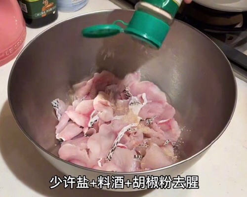 鱼片滑嫩的牛奶酸菜鱼小孩子非常喜欢吃