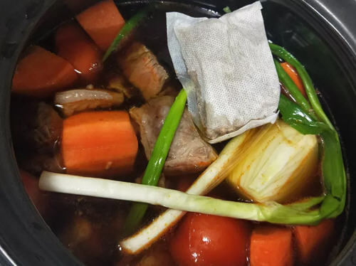 红烧牛肋条肉简单又美味，口感软烂非常下饭