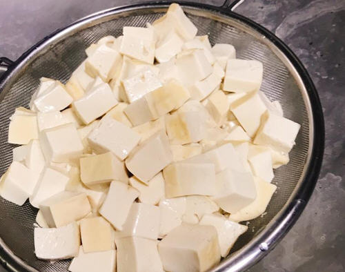 麻婆豆腐怎么做才不辣呢？