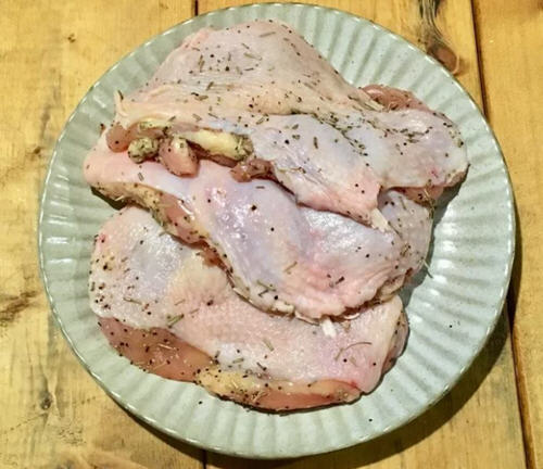 外皮酥脆、肉质软嫩的迷迭香脆皮鸡腿排真好吃