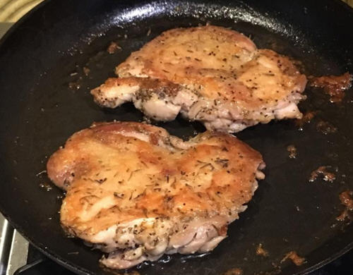 外皮酥脆、肉质软嫩的迷迭香脆皮鸡腿排真好吃