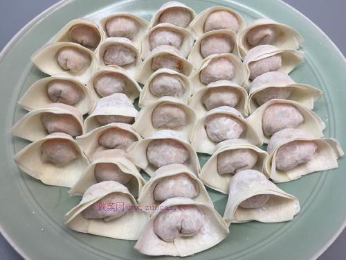 香菇葫萝卜饺子的做法_香菇胡萝卜水饺怎么做