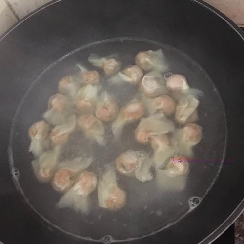香菇葫萝卜饺子的做法_香菇胡萝卜水饺怎么做