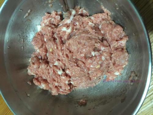 香菇葫萝卜饺子的做法_香菇胡萝卜水饺怎么做