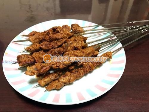香甜鲜辣的烤羊肉串的做法（烤羊肉串的腌制方法）