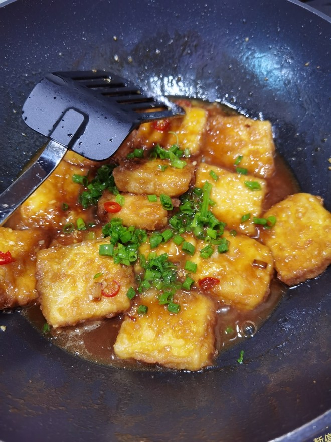 小编教你一道简单易做的美味爆汁香煎豆腐