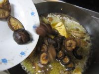 香菇豆干烧野鸭的家常做法（干香菇炒鸭肉的家常做法窍门）