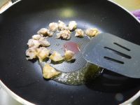 藕丁烧鸡软骨的做法步骤3