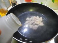 藕丁烧鸡软骨的做法步骤1