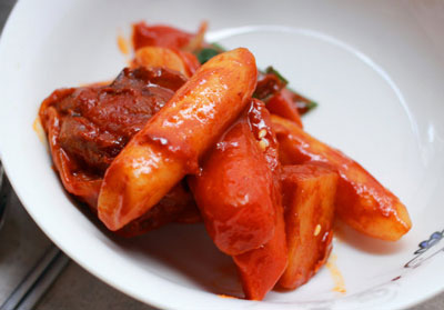 韩国鸡肉炒年糕的做法 做辣炒年糕加点鸡肉更好吃 韩式年糕炒鸡
