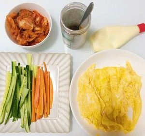 自制寿司(含寿司醋配方和超详细寿司卷法)的做法步骤 第3步