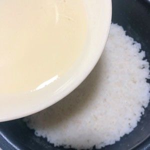 自制寿司(含寿司醋配方和超详细寿司卷法)的做法步骤 第2步