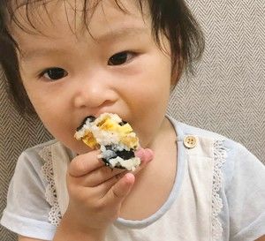自制寿司(含寿司醋配方和超详细寿司卷法)的做法步骤 第11步