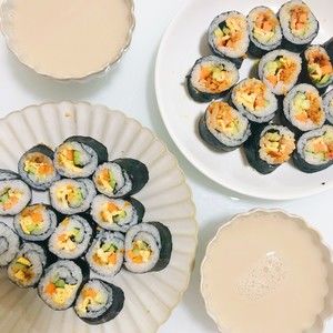 自制寿司(含寿司醋配方和超详细寿司卷法)的做法步骤 第9步