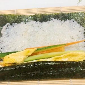 自制寿司(含寿司醋配方和超详细寿司卷法)的做法步骤 第5步