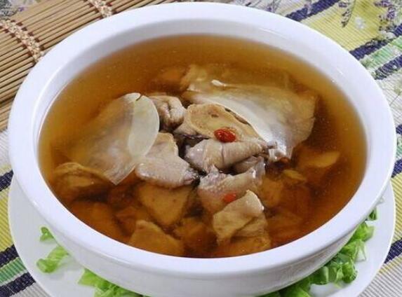 2岁宝宝可以吃天麻炖鸡吗，哪类人不宜吃(2岁宝宝可以吃蜂蜜吗)
