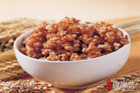 高血脂吃什么肉好呢_血脂高不能吃什么食物