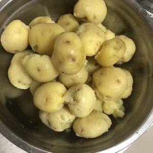 土豆泥(恩施小土豆版)的做法步骤 第3步