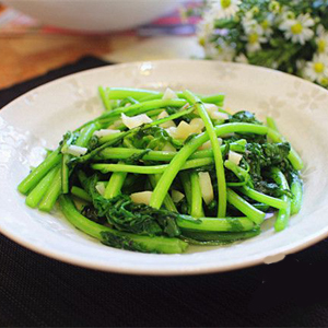 【蒜炒茼蒿】蒜炒茼蒿怎么做好吃_蒜炒茼蒿的营养价值_蒜炒茼蒿菜的做法