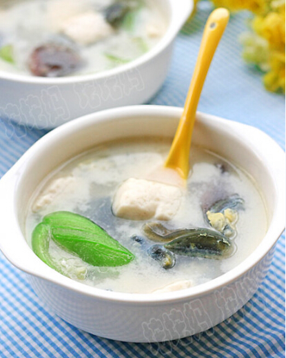 清淡美味丝瓜皮蛋豆腐汤(丝瓜皮怎么吃有什么营养)