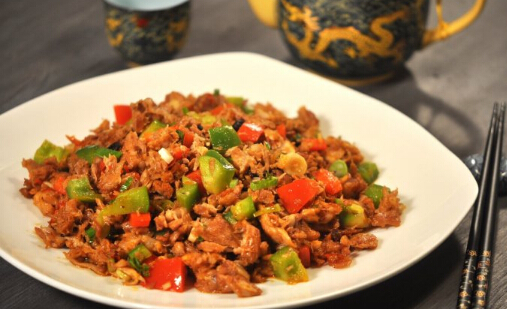 豆瓣酱炒剔骨肉的做法(用豆瓣酱炒猪肉怎么做)