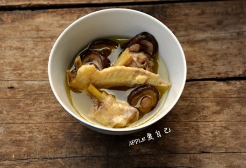香菇炖鸡汤的有图做法