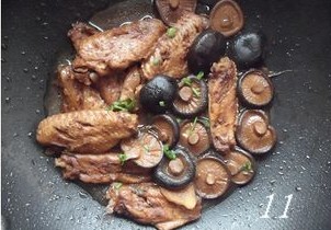香菇焖烧鸡翅的做法步骤6