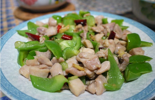 青椒炒鸡丁