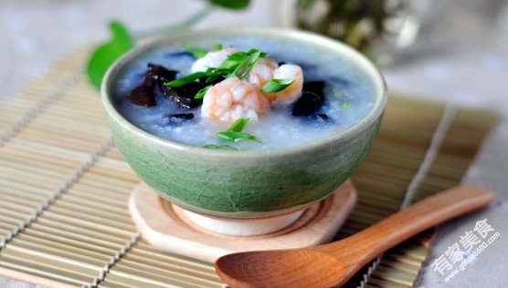 木耳煮虾拌粥
